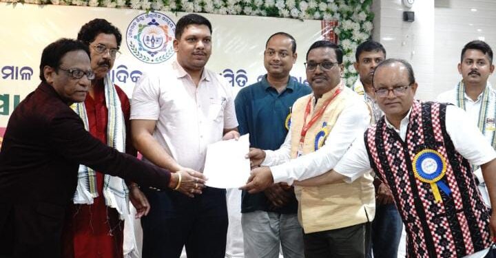 କନ୍ଧମାଳ ମାଟିରେ ସାରସ୍ୱତ ଝଙ୍କାର : ଫୁଲବାଣୀରେ ‘ମେଘ ଉତ୍ସବ’ ରେ ଜନଜାତି ଭାଷା ଓ ସଂସ୍କୃତିର ମହାମନ୍ଥନ