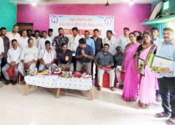 ଗୁରୁ ଦିବସରେ ଶିକ୍ଷକଙ୍କୁ ‘ଗୁରୁ ସମ୍ମାନ-୨୦୨୬’ କାଲିମେଳାରେ ଉତ୍କଳ ସାମ୍ବାଦିକ ସଂଘ ପକ୍ଷରୁ ସମ୍ବର୍ଦ୍ଧନା