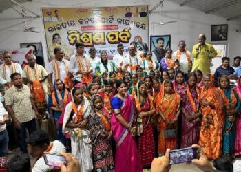 ନୟାଗଡ଼ରେ ବିଜେପିର ବିଶାଳ ମିଶ୍ରଣ ପର୍ବ : ପଦ୍ମ ଧରିଲେ ବିରୁଡ଼ା ପଞ୍ଚାୟତର ହଜାରରୁ ଊର୍ଦ୍ଧ୍ୱ ବିଜେଡି କର୍ମୀ