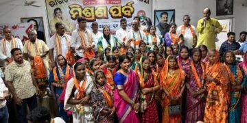 ନୟାଗଡ଼ରେ ବିଜେପିର ମିଶ୍ରଣ ପର୍ବ : ପଦ୍ମ ଧରିଲେ ବିରୁଡ଼ା ପଞ୍ଚାୟତର ବିଜେଡି କର୍ମୀ