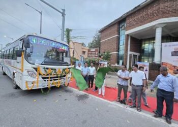 ୧୨୭ ଜଣ ବରିଷ୍ଠ ନାଗରିକ ଗଲେ ତୀର୍ଥଯାତ୍ରାରେ
