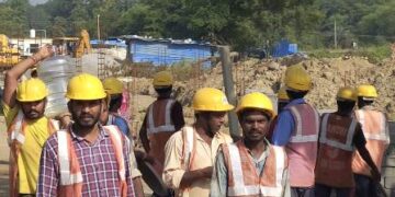 ରୋଜଗାର ନାହିଁ ଲୋକେ ଦାଦନ ମୁହାଁ….