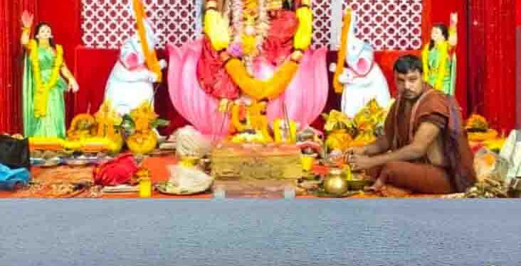 ଭୁବନେଶ୍ୱର, ରୋଡ -୮ ଜଗନ୍ନାଥ ନଗର ଲନ ଜୋନରେ ବଡ ଆଡମ୍ବରରେ ମା ଗଜଲକ୍ଷ୍ମୀ ପୂଜା ପାଳନ ହେଉଛି