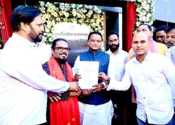 Silver Gandhi demands regularisation of Contractual Teachers – Submitted Memorandum to CM