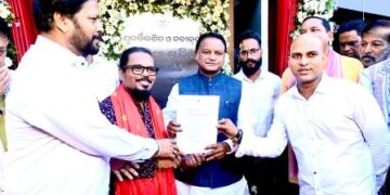 Silver Gandhi demands regularisation of Contractual Teachers – Submitted Memorandum to CM
