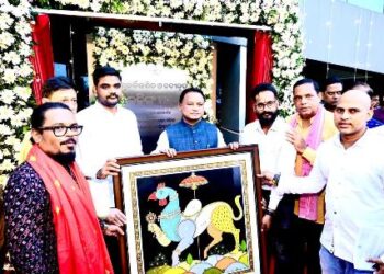 Silver Gandhi demands regularisation of Contractual Teachers – Submitted Memorandum to CM