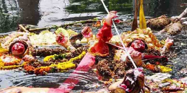 ଭୁବନେଶ୍ୱର କୁଆଖାଇ ରେ ପ୍ରସ୍ତୁତ କୁତ୍ରିମ ପୋଖରୀ ରୁ ନର୍ଦମା ପାଣି ପରିକା ବାହାରୁଥିଲା ଦୁର୍ଗନ୍ଧ – ଶ୍ରଦ୍ଧାଳୁଙ୍କ ଅଭିଯୋଗ ପରେ ଆକ୍ସନ ମୋଡ୍ରେ BMC