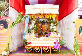 ଭକ୍ତଙ୍କ ଗହଣରେ ପ୍ରେମ ପ୍ରଭାହିନୀ ରଥ ବାଣ୍ଟୁଛି ପ୍ରେମ, ସେବା ଓ ଆଧ୍ୟାତ୍ମିକତାର ବାର୍ତ୍ତା
