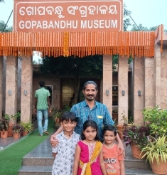 ଜନ୍ମମାଟିରେ ଗୋପବନ୍ଧୁଙ୍କୁ ଶ୍ରଦ୍ଧାଞ୍ଜଳି ଅର୍ପଣ କଲା “ମୋ ପରିବାର”