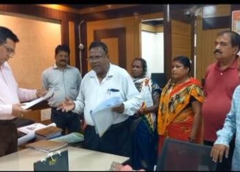 ପାଚିକା,ସହାୟିକା ସଙ୍ଘ ପକ୍ଷରୁ ୭ ଦଫା ଦାବିରେ କଟକ ଜିଲ୍ଲାପାଳଙ୍କ କାର୍ଯ୍ୟାଳୟ ଘେରାଉ