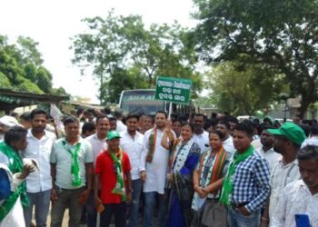 ଫୁଲନଖରା – ନିଆଳି ମାଧବ ରାଜ୍ୟ ରାଜପଥର ଦୂରାବସ୍ଥା ନେଇ ବିଜେଡ଼ି ପକ୍ଷରୁ ରାସ୍ତାରୋକ