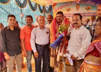 ଶିକ୍ଷକଙ୍କୁ ଅବସର କାଳୀନ ସମ୍ବର୍ଦ୍ଧନା