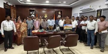 ଖୋର୍ଦ୍ଧାରୋଡ଼ ମଣ୍ଡଳରେ ବରିଷ୍ଠ ମଣ୍ଡଳ ବାଣିଜ୍ୟ ପ୍ରବନ୍ଧକ ଶ୍ରୀ ଅନିଲ କୁମାର ଏସ୍‌ଙ୍କୁ ବିଦାୟକାଳୀନ ସମ୍ବର୍ଦ୍ଧନା