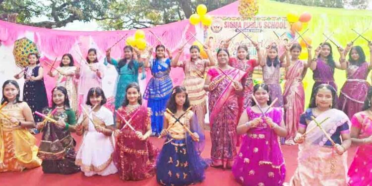 ସିଗମା ପବ୍ଲିକ ସ୍କୁଲରେ ନବରାତ୍ର ଉପଲକ୍ଷେ ଦାଣ୍ଡିଆ ନୃତ୍ୟ