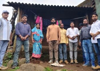 ବାତ୍ୟା କ୍ଷୟକ୍ଷତିର ଆକଳନ ପାଇଁ ଗାଁ ଗାଁରେ ବିଜେପି କାର୍ଯ୍ୟକର୍ତ୍ତା, : ପ୍ରଭାବିତ ପରିବାରଙ୍କ ଘରେ ପହଞ୍ଚି ଦୁଃଖ ଓ ସମସ୍ୟା ବୁଝିଲେ ଦଳୀୟ ପ୍ରତିନିଧି