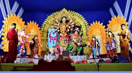 ମା’ଦୁର୍ଗା ଙ୍କ ମହାଗୌରୀ ବେଶ ଦର୍ଶନ ପାଇଁ ଭକ୍ତଙ୍କ ଭିଡ଼ : ପୀଠରେ ମହାଷ୍ଟମୀ ପୂଜା, ମୃଣ୍ମୟୀ ଦେବୀଙ୍କ ମହାସପ୍ତମୀ ପୂଜାରେ ଆଧ୍ୟାତ୍ମିକ ପରିବେଶ