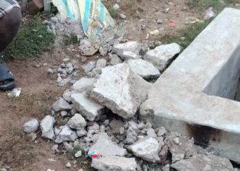 ପାଣି ମିଟର ଚୋରି ପରେ ଏବେ ପାଣି ଚାମ୍ବର ଉପରେ ପଡିଥିବା ସିମେଣ୍ଟ କଂକ୍ରିଟ ସ୍ଲାବ ଗୁଡିକୁ ଭଙ୍ଗାରୁଜା କରୁଛନ୍ତି ଦୁବୃର୍ତ୍ତ
