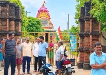 କୋଣାର୍କ ଶ୍ରୀରାମ ମନ୍ଦିରରୁ ଲକ୍ଷାଧିକ ଟଙ୍କାର ଅଳଙ୍କାର ଲୁଟ ନେଇ କୋଣାର୍କ ଥାନାରେ ଅଭିଯୋଗ, ଘଟଣା ସ୍ଥଳରେ ପହଞ୍ଚି ସାଇଣ୍ଟିଫିକ ଟିମ ଓ ପୋଲିସର ତଦନ୍ତ ଆରମ୍ଭ