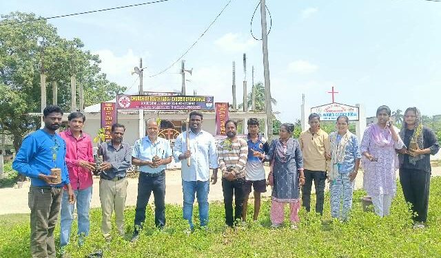 ଗାନ୍ଧୀ ଜୟନ୍ତୀ ଅବସରରେ ସାମ୍ବାଦିକମାନଙ୍କ ଦ୍ବାରା ବୃକ୍ଷ ରୋପଣ