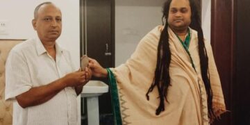 ଶ୍ରୀକୁଟି ଧାମର ଗୁରୁ ଶ୍ରୀ ଅନାଦି ବାବା ମାନବ ସମାଜର କଲ୍ୟାଣ ପାଇଁ ଅନେକ ଆଧ୍ୟାତ୍ମିକ କାର୍ଯ୍ୟମାନ କରୁଛନ୍ତି