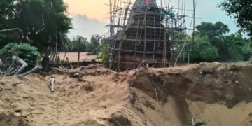 ଦିନରେ ବାଲିବନ୍ତ ରୁ ବାଲି ଚୋରି ଧୃତରାଷ୍ଟ୍ର ପରି ବସିଛି ପ୍ରଶାସନ : ଭୁଶୁଡି ପଡିବ ହରିସହଦେବ ମନ୍ଦିର