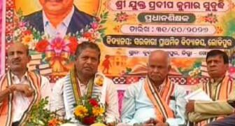 ପ୍ରଧାନ ଶିକ୍ଷକ ଙ୍କୁ ଅବସରକାଳୀନ ସମ୍ବର୍ଦ୍ଧନା